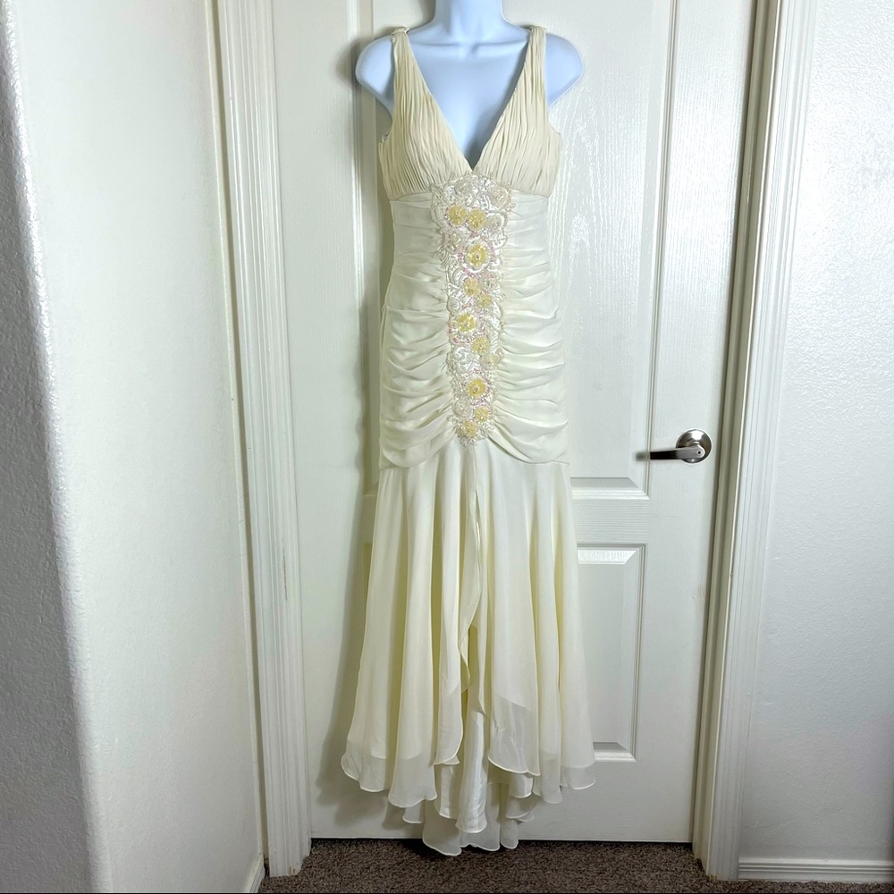 Chicas Wedding Gown size Small New